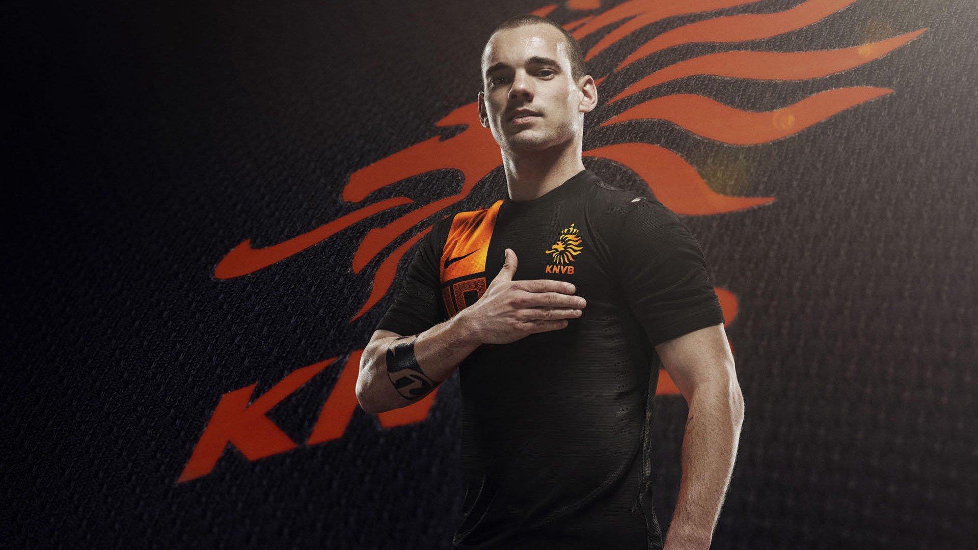 斯卡洛尼赛前留悬念，梅西首发待定 阿库尼亚带伤坚持报到引关注